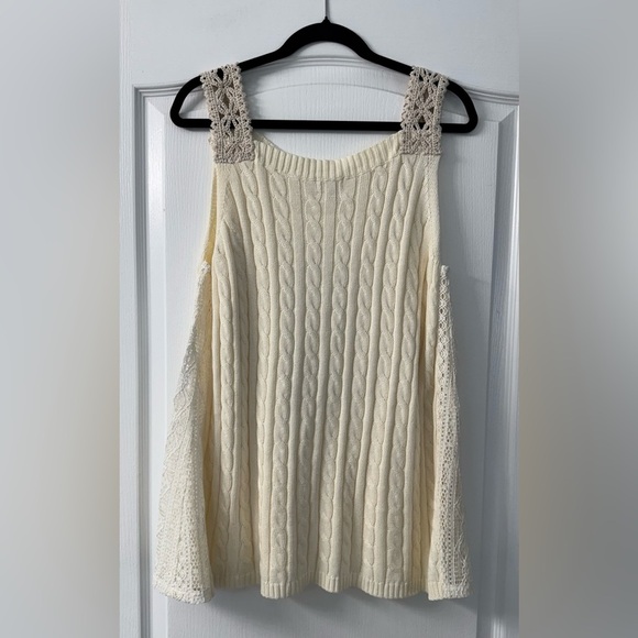 POL Full Bloom Flower Patch Sleeveless Sweater with Lace - Picture 7 of 8